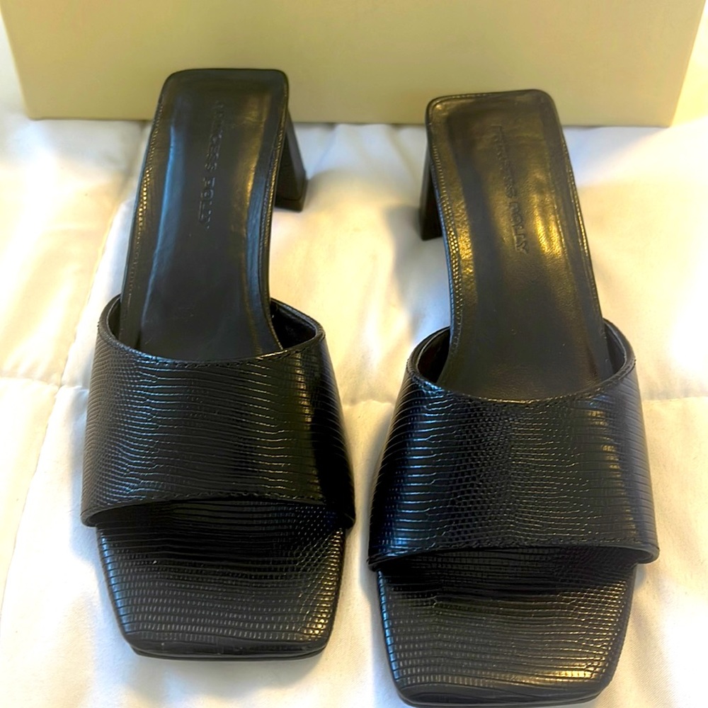 Princess Polly Black Textured Square-Toe Slide Sandals